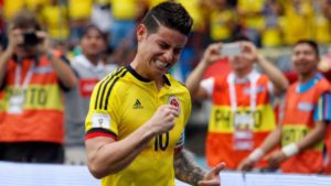james rodriguez celebra un gol con la seleccion colombia