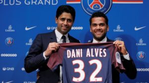 Dani Alves con el PSG