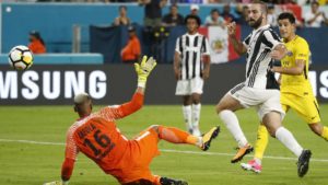 higuain golazo con la juventus tras pared con dybala