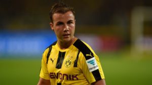 mario gotze con el borussia dortmund en un partido de bundesliga