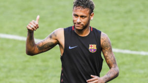 neymar durante un entrenamiento con el barcelona