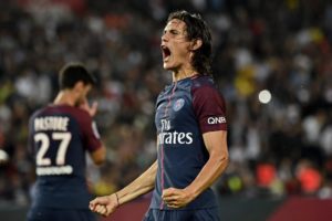 Cavani celebrando un gol con el PSG