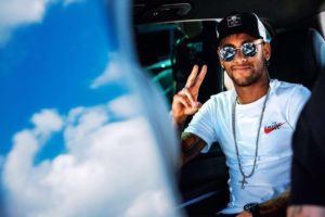 Neymar llega a París