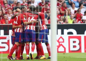 atleti celebra un gol tras derrotar al napoli en la audi cup pretemporada 2017.18