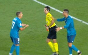 Cristiano Ronaldo empuja al arbitro supercopa