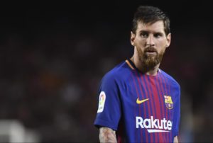 messi con la nueva camiseta nike rakuten del barcelona