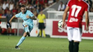 Primer gol de tiro libre de paco alcacer con el barcelona