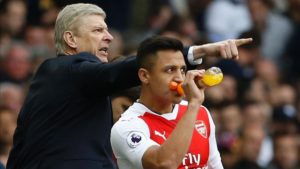 alexis sanchez con arsene wenger del arsenal