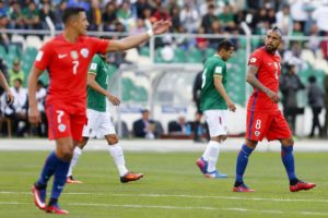 Vidal y Sánchez con Chile