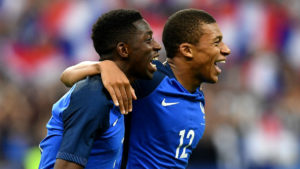 Dembéle y Mbappé con Francia