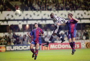 Faustino Asprilla frente al Barcelona