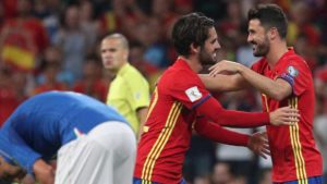 Isco y Villa ante Italia