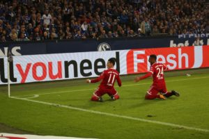 James celebrando su primer gol con el Bayern Múnich