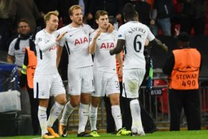 Dávinson Sánchez, presente todo el juego en debut victorioso del Tottenham