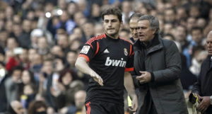 Mou con Casillas en 'El Clásico'