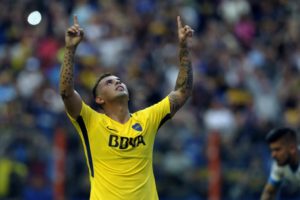 dwin Cardona marca de cabeza en goleada de Boca Juniors