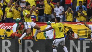 falcao y james celebran un gol de la seleccion colombia