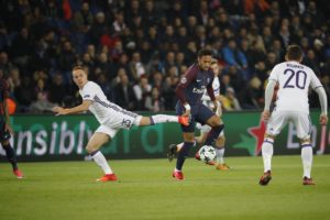 Neymar con el PSG en Champions League