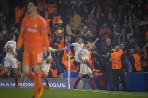 golazo de volea de dzeko en el chelsea roma en champions