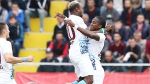 El delantero Hugo Rodallega anotó un doblete en el triunfo 6-0 del Trabzonspor sobre el Corum Belediyespor.