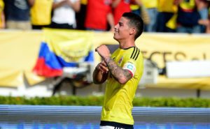 james rodriguez celebra un gol con la seleccion colombia