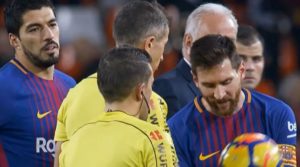 Messi indignado con el gol fantasma ante el valencia