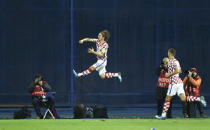 modric celebra un gol con croacia