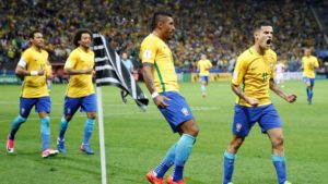 Coutinho y Paulinho con Brasil