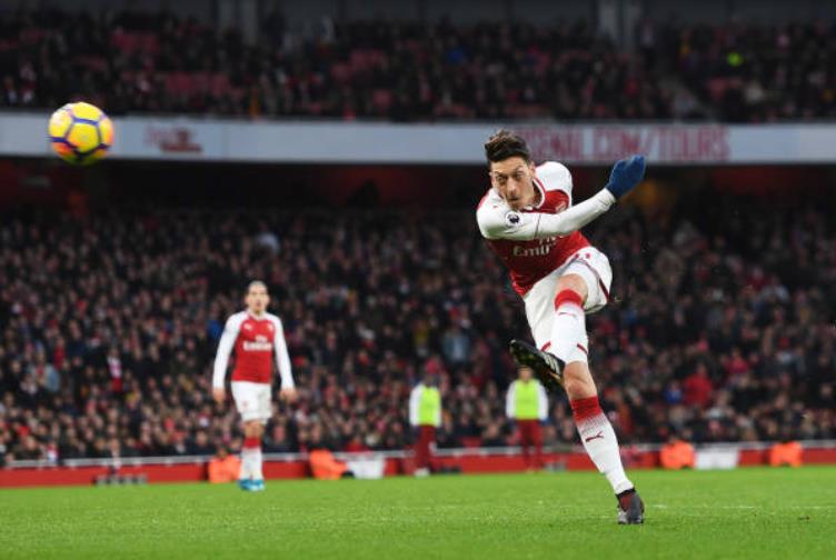 Una obra de arte que vale tres puntos para el Arsenal