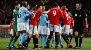 Pelea en el Derbi de Manchester