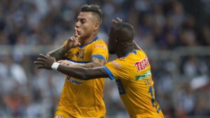 Vargas celebrando con Tigres
