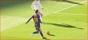 ¡Lo único que le faltaba a #Messi era dar una asistencia de gol descalzo