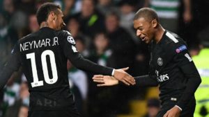 Saludo de neymar y Mbappe psg