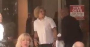 ¡Que susto! El Tino Asprilla le jugó una broma al Pibe Valderrama en miami