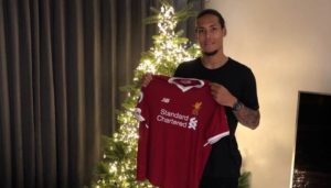 Van Dijk siendo presentado en el Liverpool
