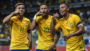 Neymar, Philippe Coutinho y Gabriel Jesus en la selección Brasil
