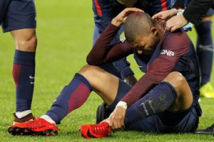 lesion de mbappe psg lyon ligue 1 2018