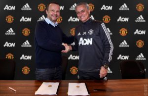 mou renueva con el manchester United