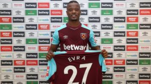 West Ham presentó a Patrice Evra y le dio la bienvenida