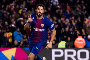Luis suarez celebra su gol ante el valencia en copa del rey