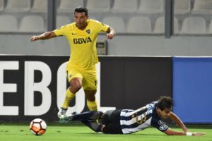 Edwin Cardona le metió un caño a un defensor y así lo dejó en copa libertadores