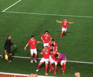 ¡¡Resultado histórico!! @GibraltarFA, con un gol agónico de Liam Walker a los 93', derrotó 1-0 a Letonia ?? en un amistoso internacional y consiguió la primer victoria en su historia desde que el miembro de FIFA (2016). Locura en el Victoria Stadium!