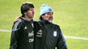 Una preciosa anécdota sobre cómo Diego Maradona ayudó a Lionel Messi a mejorar en su pegada en los tiros libres.
