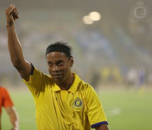 La MAGIA de RONALDINHO en el amistoso ante el Valencia con la camise de al nasr