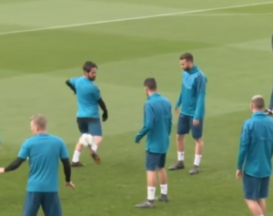 toques con el tacon de isco en entrenamiento del madrid