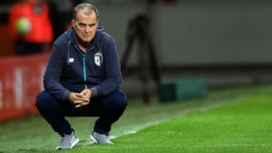 Bielsa dirigiendo en pleno partido
