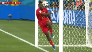 lo mejor del partido fue Batshuayi y el balón en su cara tras chocar con el palo