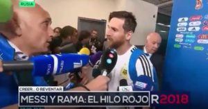 messi y el hilo rojo como amuleto de la suerte ante nigeria