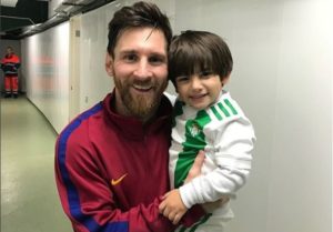 Así reaccionó el hijo de Guardado al conocer a su gran ídolo: Leo Messi