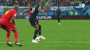 Kylian Mbappé, 19 años, semifinales de la Copa del Mundo. Qué acción por favor.